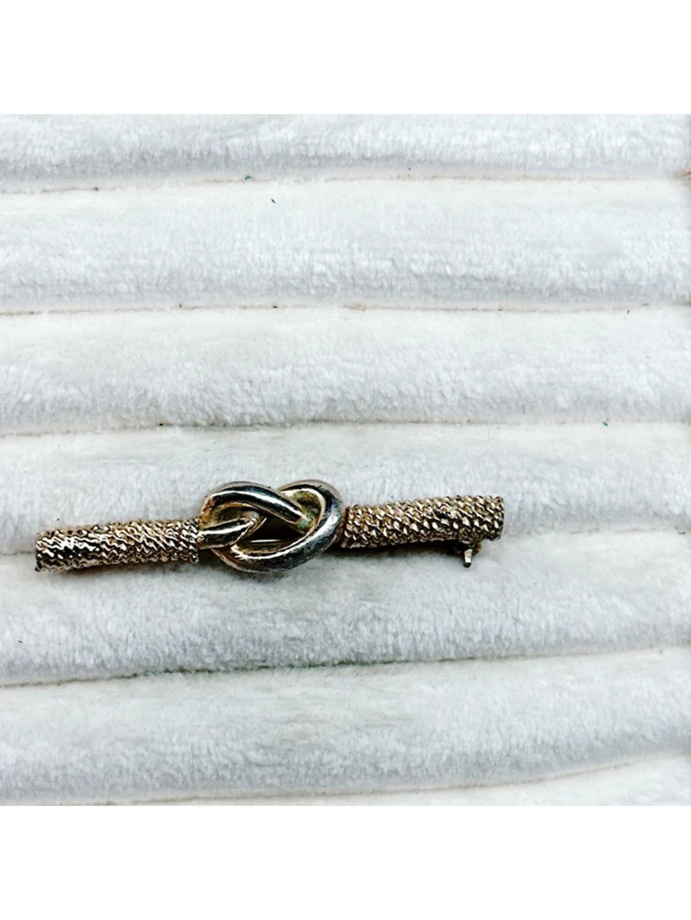 209u. Goldtone Vintage Pretzel Brooch